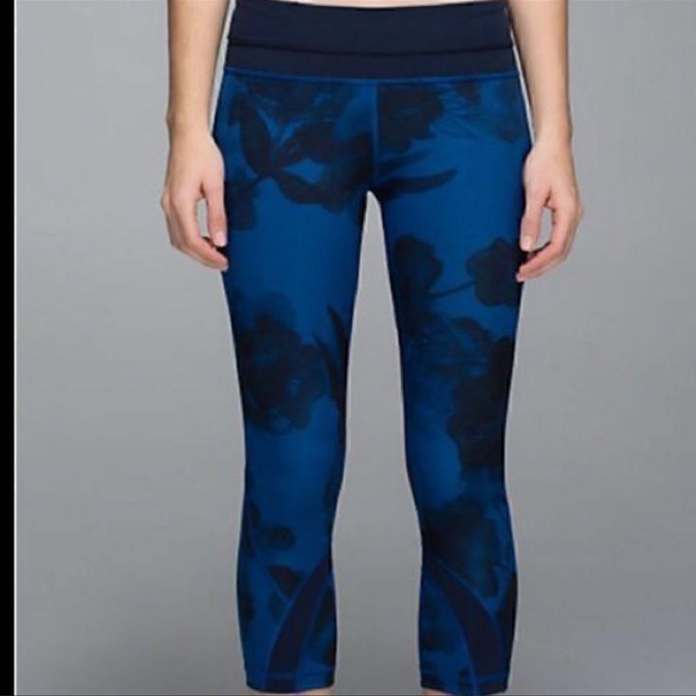 Lululemon Blue Black Inky Floral Leggings Size 4